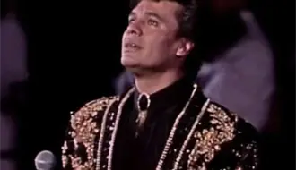 Juan Gabriel: lujo oaxaqueño y orgullo mexicano en Bellas Artes, el traje negro y dorado que hizo historia