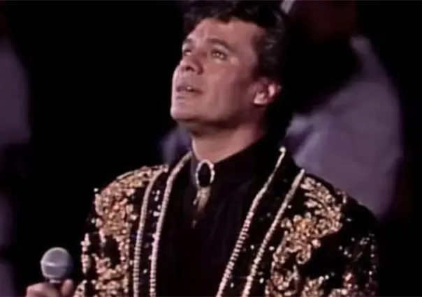 Juan Gabriel: lujo oaxaqueño y orgullo mexicano en Bellas Artes, el traje negro y dorado que hizo historia