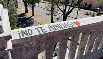 Puente peatonal de Durango que da mensajes de esperanza a quienes lo recorren