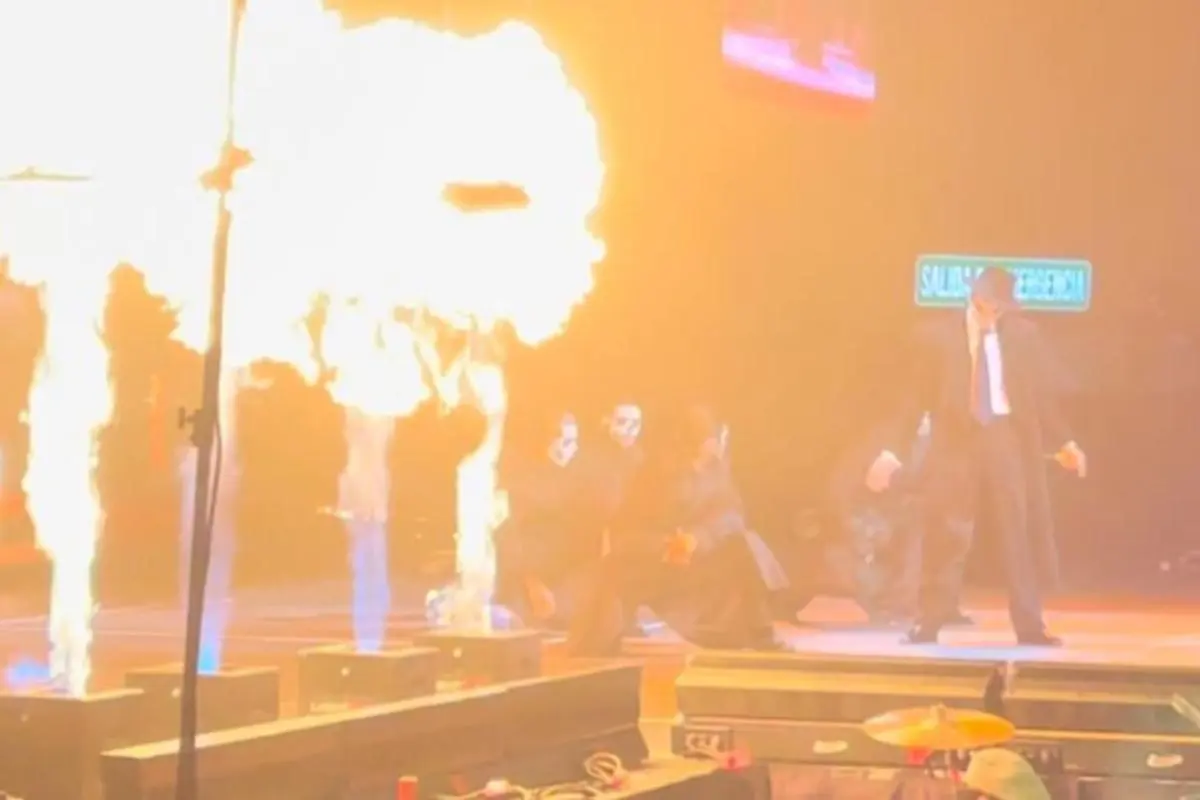 Rauw Alejandro no escatimó en el derroche de talento sobre el escenario, pero tampoco en tecnología y pirotecnia. (Luis Ortega / POSTA ENTRETENIMIENTO)