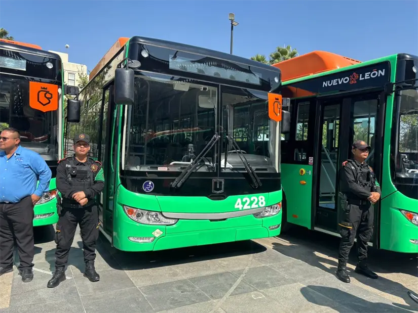 imagen recuadro El Gobierno de Nuevo León impulsa la modernización del transporte urbano al incorporar nuevas unidades de camiones a su flota. Foto: Vianney Carrera