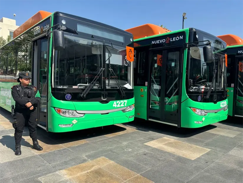 imagen recuadro La entrega de nuevas unidades de camiones en Nuevo León representa un avance significativo en la actualización del transporte público. Foto: Vianney Carrera