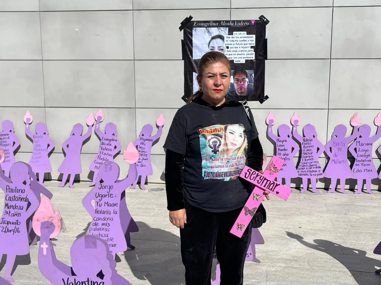 La familia de Evangelina Alcalá, víctima de feminicidio en Saltillo, sigue exigiendo justicia tras años de retrasos judiciales. (Fotografía: Leslie Delgado)