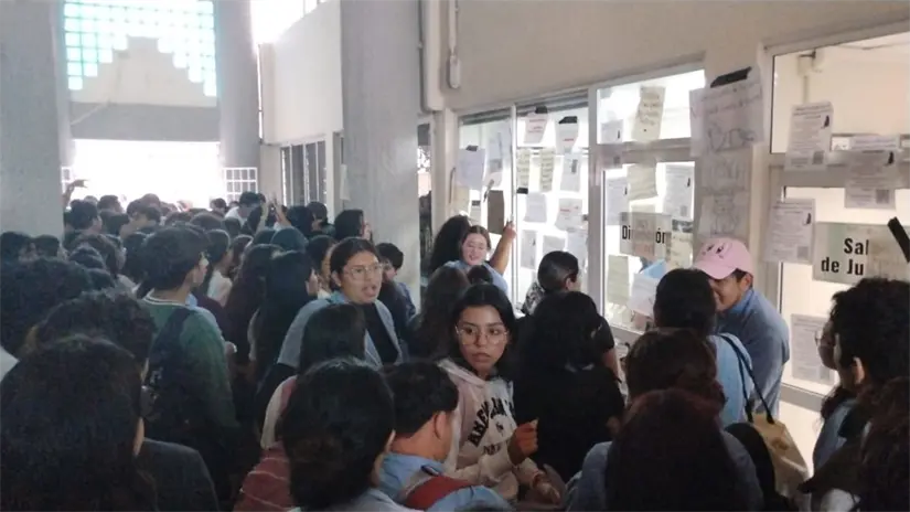 Estudiantes de la UAJT en protesta. Foto: Armando de la Rosa