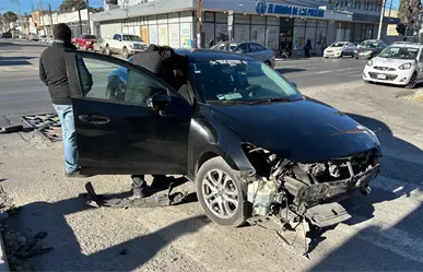 Motociclista muere en Saltillo tras ser embestido por auto; era menor de edad