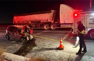 Accidente en Arteaga deja una persona sin vida; invade carril de tractocamión