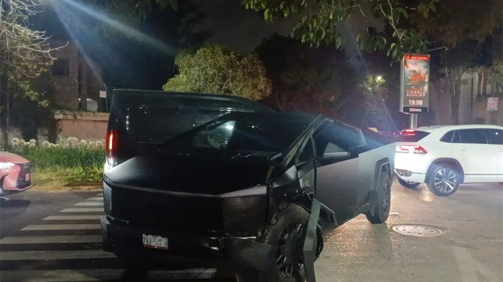 Choque de Cybertruck deja cinco lesionados en la alcaldía Miguel Hidalgo, CDMX