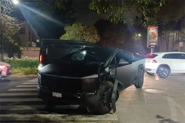 Choque de Cybertruck deja cinco lesionados en la alcaldía Miguel Hidalgo, CDMX Choque de Cybertruck deja cinco lesionados en la alcaldía Miguel Hidalgo, CDMX