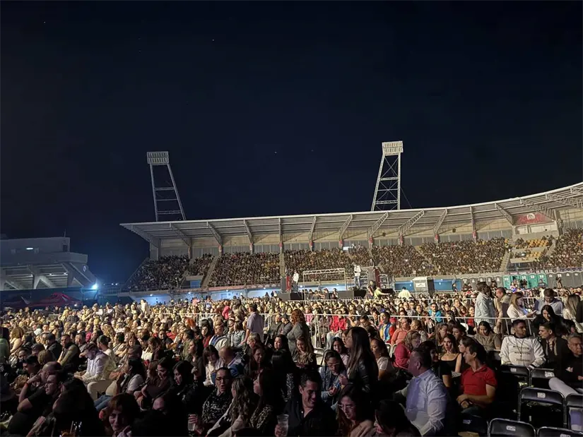 imagen recuadro Concierto en el estadio Arturo C. Nahl. Foto: Hugo Fimbres / X.