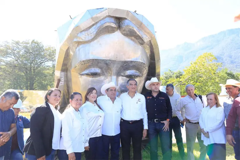 imagen recuadro La escultura cuenta con dos piezas de bronce, que son los ojos de la Virgen | Foto: gobierno de Tamaulipas