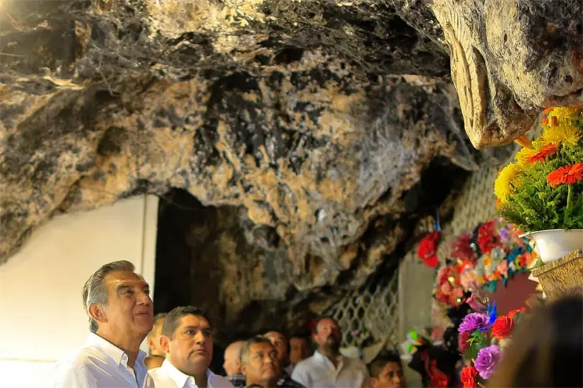 imagen recuadro El gobernador en el altar a la Virgen María en EL Chorrito | Foto: gobierno de Tamaulipas