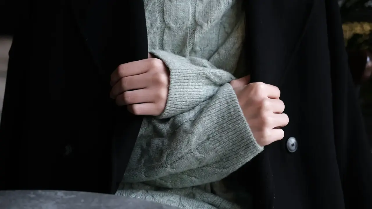 Persona abrigada. Foto: Pexels