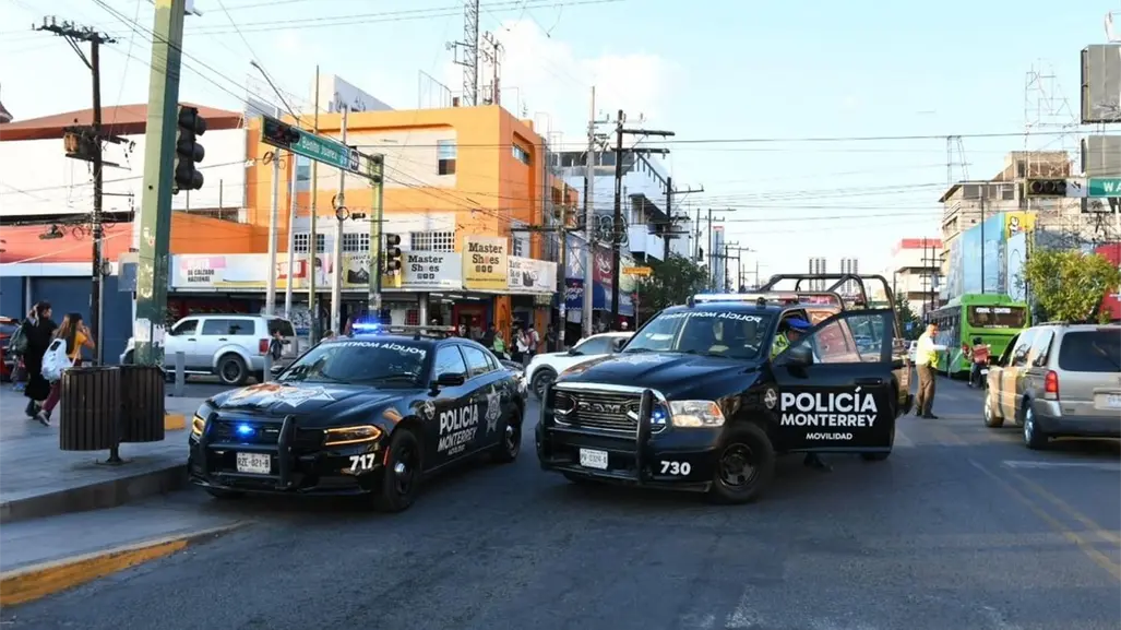 Hombre amenaza de muerte a transeúnte con arma de fuego y termina detenido en Monterrey
