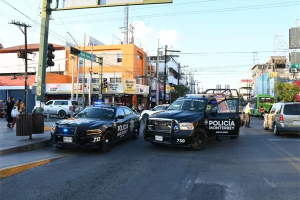 Hombre amenaza de muerte a transeúnte con arma de fuego y termina detenido en Monterrey