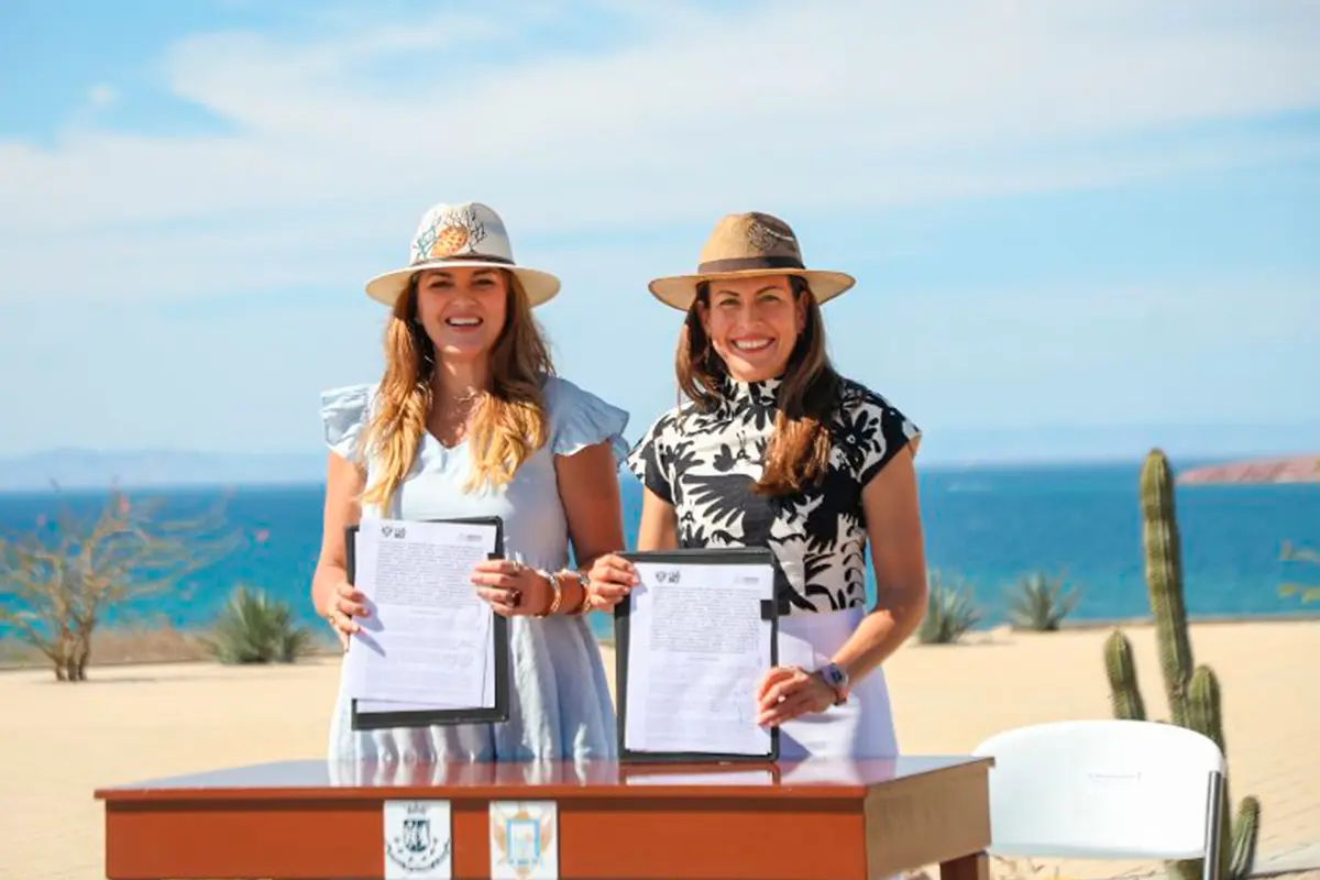 La alcaldesa de La Paz, Milena Quiroga Romero, firmó el convenio con su homólogo de Mérida, Cecilia Anunciación Patrón Laviada. Foto: Ayuntamiento de La Paz.