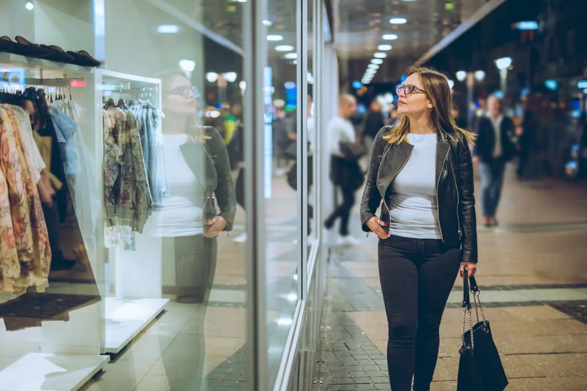 ¿Miedo a la resaca financiera? Así puedes gastar sin culpa, según Condusef. Foto: Canva