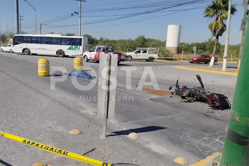 imagen recuadro En un accidente desafortunado en la avenida Real San Pedro, un motociclista falleció tras impactar contra un camión repartidor. Foto: Raymundo Elizalde