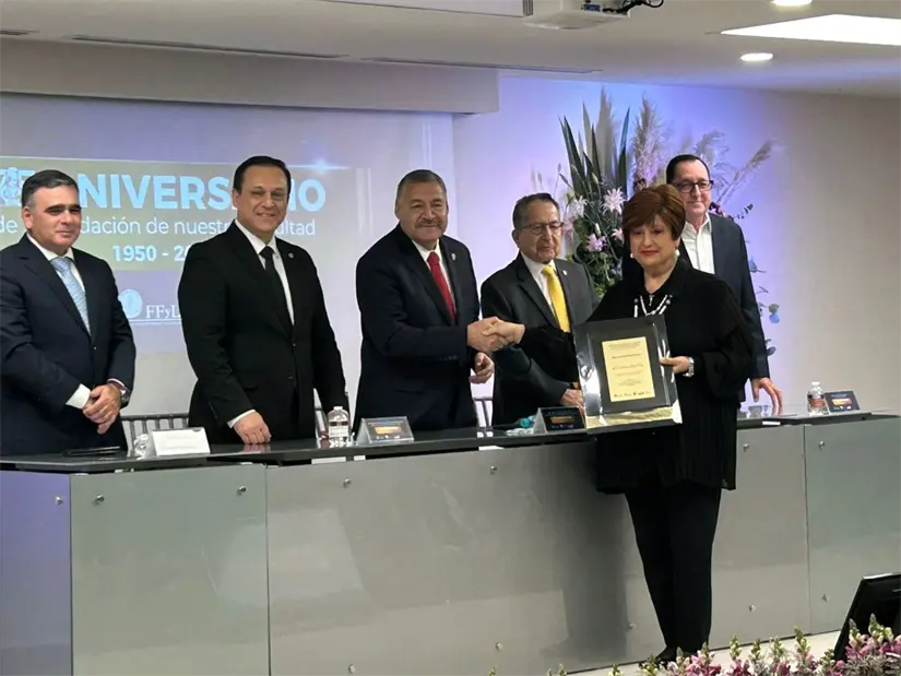 imagen recuadro La Facultad de Filosofía y Letras celebró su 75 aniversario con la presencia del rector Santos Guzmán, resaltando su valioso legado. Foto: Rosy Sandoval