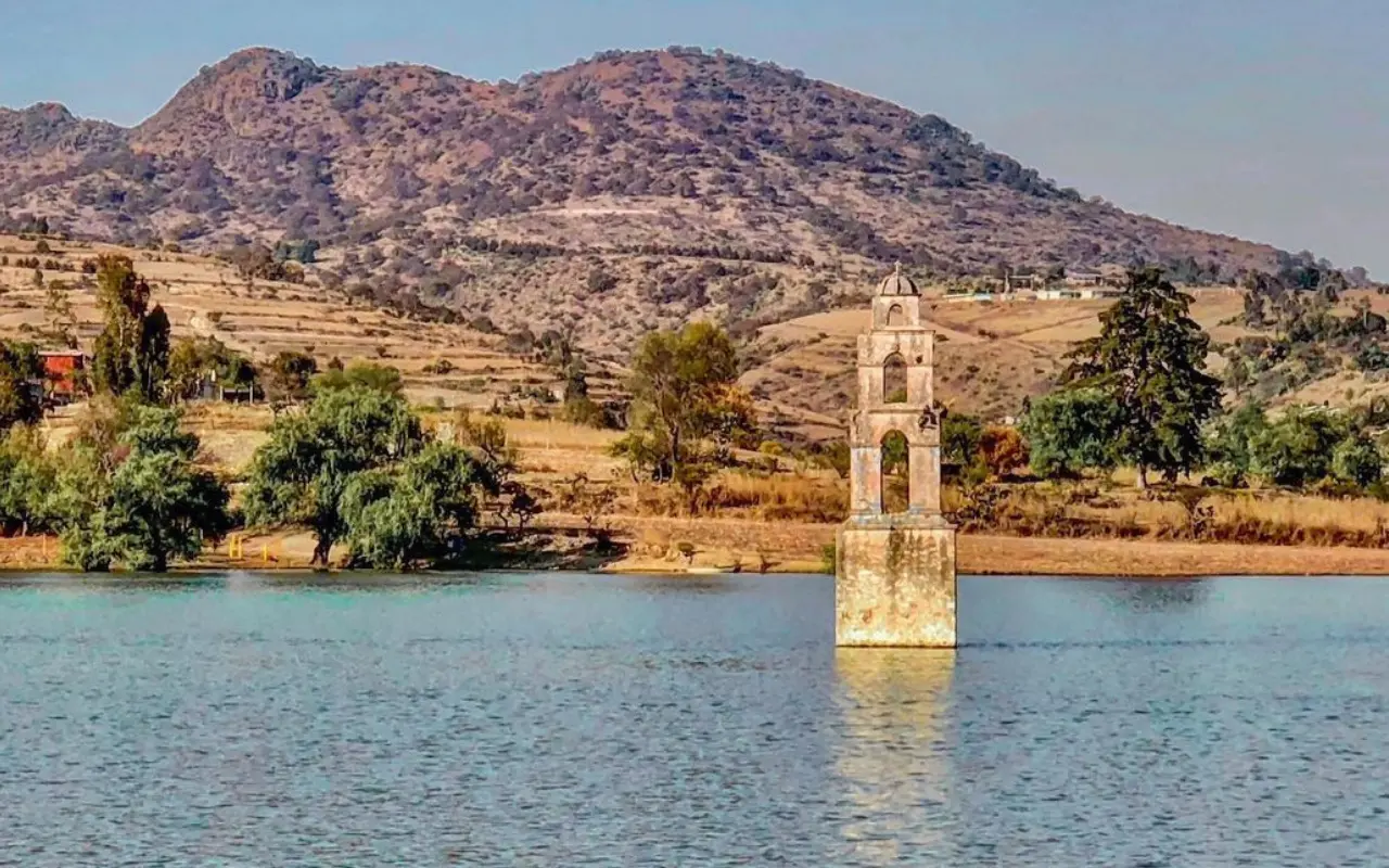 Villa del Carbón, Pueblo Mágico ubicado en el Estado de México. Foto: X/ @mxrutamagica (Canva)
