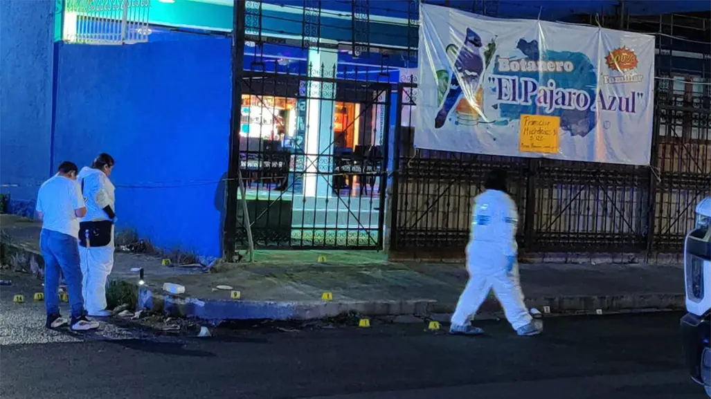 Mesera pierde la vida en balacera registrada en un bar de Cancún: involucran a banda delictiva