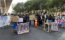 Bloqueo de estudiantes de la UPN causa caos vial en Periférico Sur: exigen diálogo con la rectora Bloqueo de estudiantes de la UPN causa caos vial en Periférico Sur: exigen diálogo con la rectora