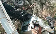 Camión vuelca y se va a barranco de casi 20 metros en Ecatepec Camión vuelca y se va a barranco de casi 20 metros en Ecatepec