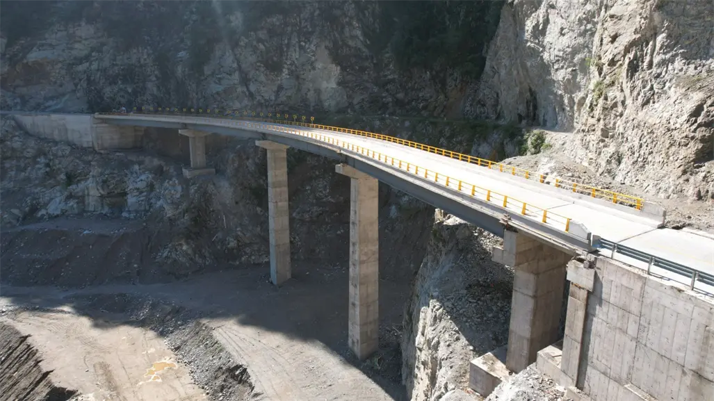 ¿Cuánto mide la carretera San Ignacio - Tayoltita, obra que está por concluirse al 100%?