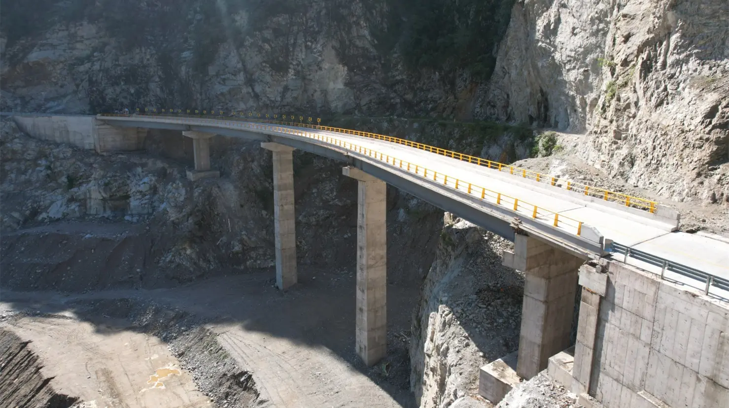 El Gobierno federal construyó la carretera San Ignacio - Tayoltita. | Foto: SICT.
