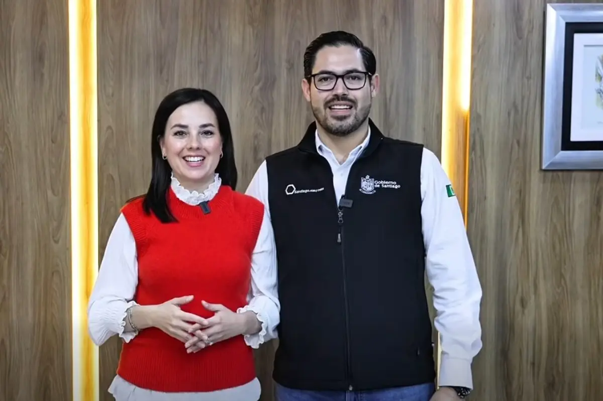 El alcalde de Santiago, David de la Peña Marroquín, y su esposa la presidenta del DIF municipal, Olga Amalia Villalón Toba, invitan a la ciudadanía a sumarse al Juguetón 2025 donando un juguetes nuevos, mismos que serán repartidos a niñas y niños en condición de vulnerabilidad. Foto: Gobierno de Santiago