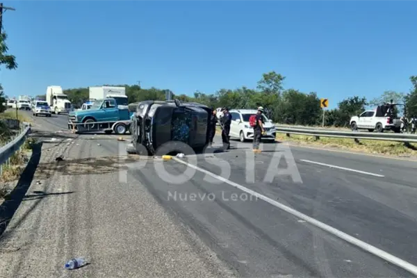 Ejecutan a dos personas en Montemorelos; vehículo termina volcado en Carretera Nacional Ejecutan a dos personas en Montemorelos; vehículo termina volcado en Carretera Nacional