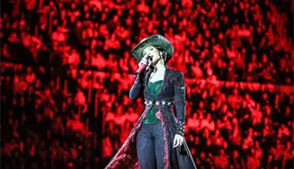 Ángela Aguilar olvida su propia canción en su debut de gira y las redes no la perdonan