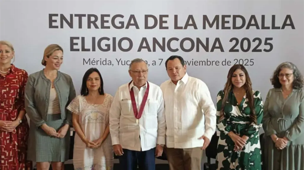 Pedro José Sierra Lira recibe la Medalla Eligio Ancona 2025 por su destacada trayectoria jurídica, literaria y cultural