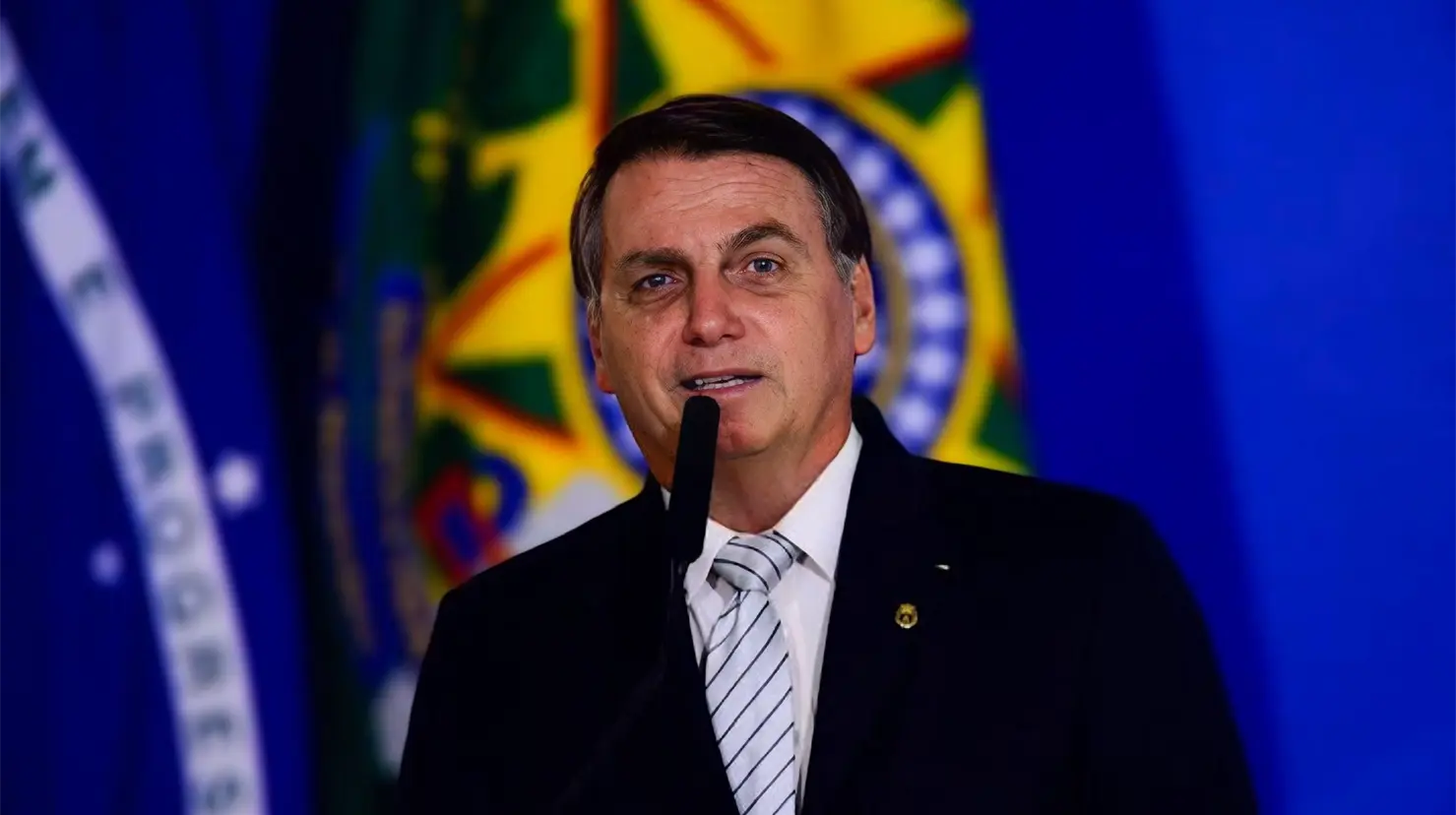 Corte Suprema de Brasil confirma condena de 27 años contra Jair Bolsonaro. Foto: X (@2026Enquetes)