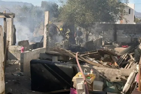Incendia mujer en Saltillo su propia casa, sus hijas dormían adentro Incendia mujer en Saltillo su propia casa, sus hijas dormían adentro