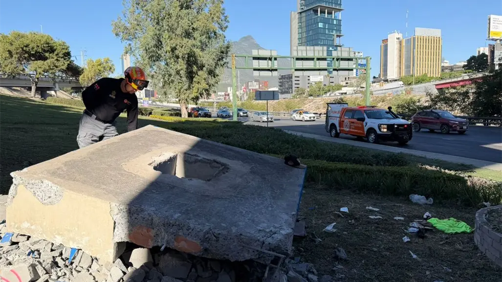 Lesionado bajo el Puente Gonzalitos causa alerta entre automovilistas en Monterrey