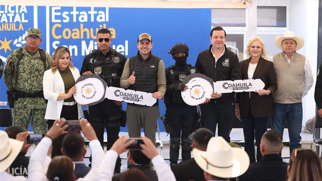 Manolo Jiménez entrega tres nuevos cuarteles en Coahuila en Múzquiz y Ocampo