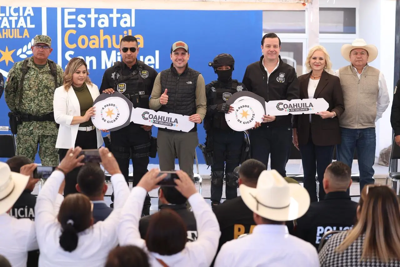 El gobernador Manolo Jiménez en la entrega de los cuarteles. (Fotografía: Gobierno de Coahuila)