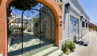 Quinta Lolita, uno de los mejores hoteles con vista al Malecón de La Paz, según Booking