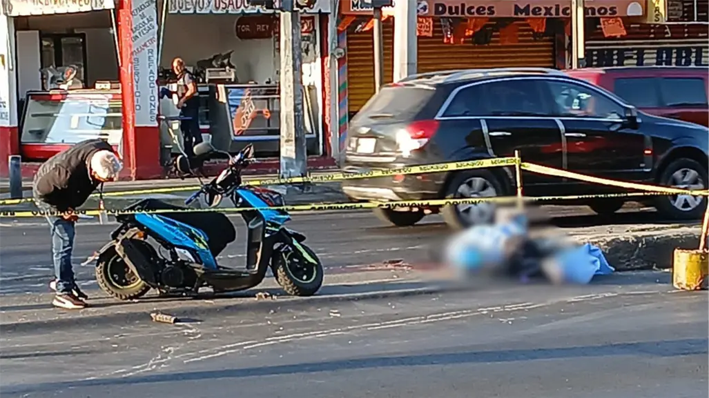 Muere joven motociclista tras derrapar en Eje 5 Sur, en Iztapalapa