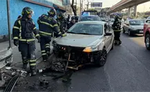 Dos mujeres protagonizan aparatoso choque en Oceanía: su auto quedó destrozado Dos mujeres protagonizan aparatoso choque en Oceanía: su auto quedó destrozado