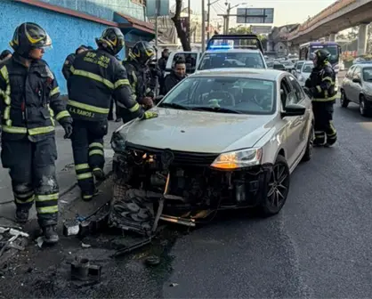 Dos mujeres protagonizan aparatoso choque en Oceanía: su auto quedó destrozado