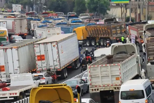 Transportistas en Ecatepec cancelan bloqueos después de mesa de diálogo con autoridades del Edomex Transportistas en Ecatepec cancelan bloqueos después de mesa de diálogo con autoridades del Edomex