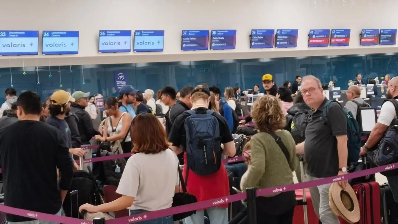 El aeropuerto registró un aumento de 8.59 % de pasajeros Foto: POSTA Yucatán | Canva