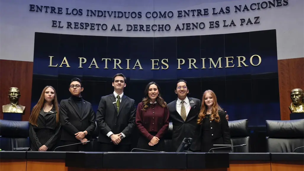 Cecilia Guadiana impulsa a jóvenes coahuilenses en el Parlamento Juvenil 2025