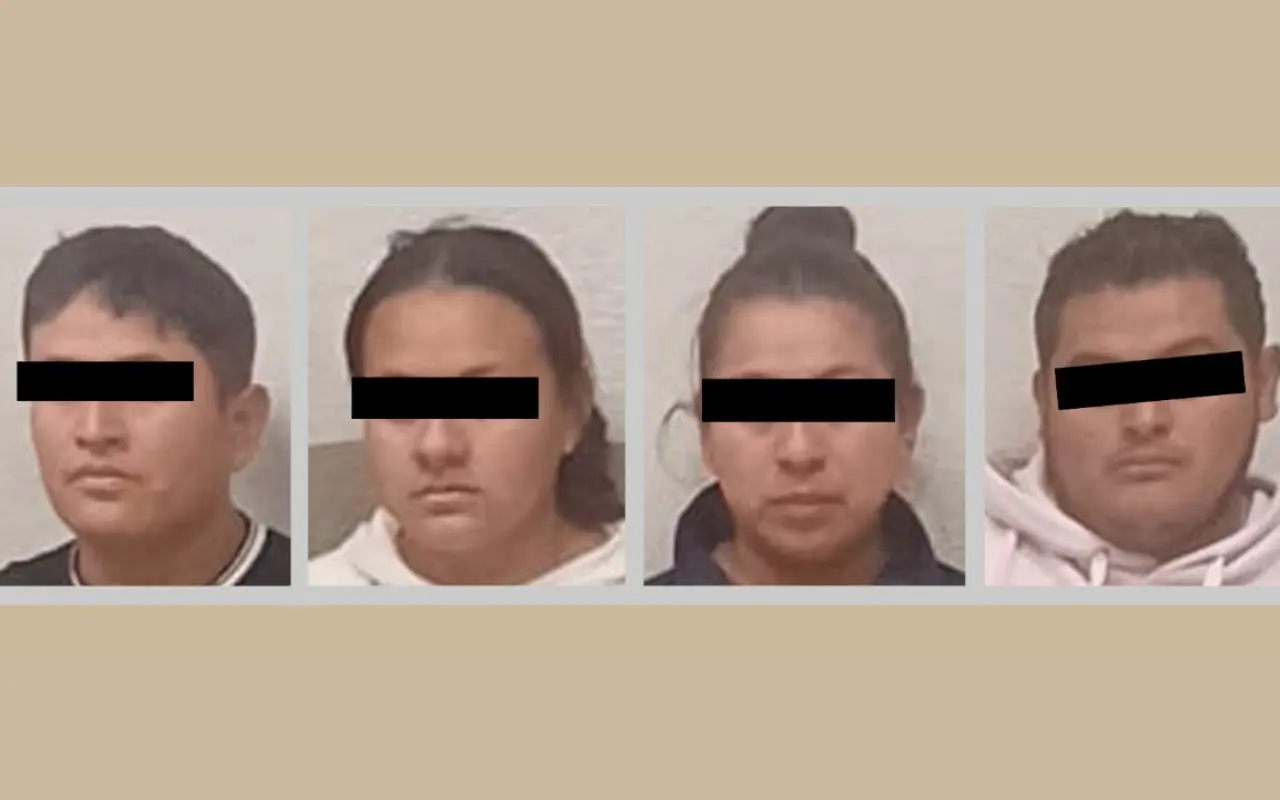 Autoridades del Edomex detuvieron a cuatro personas acusadas de usar a abuelitos para cobrar cheques falsos por más de un millón de pesos. Foto: X/ @SS_Edomex (Canva)