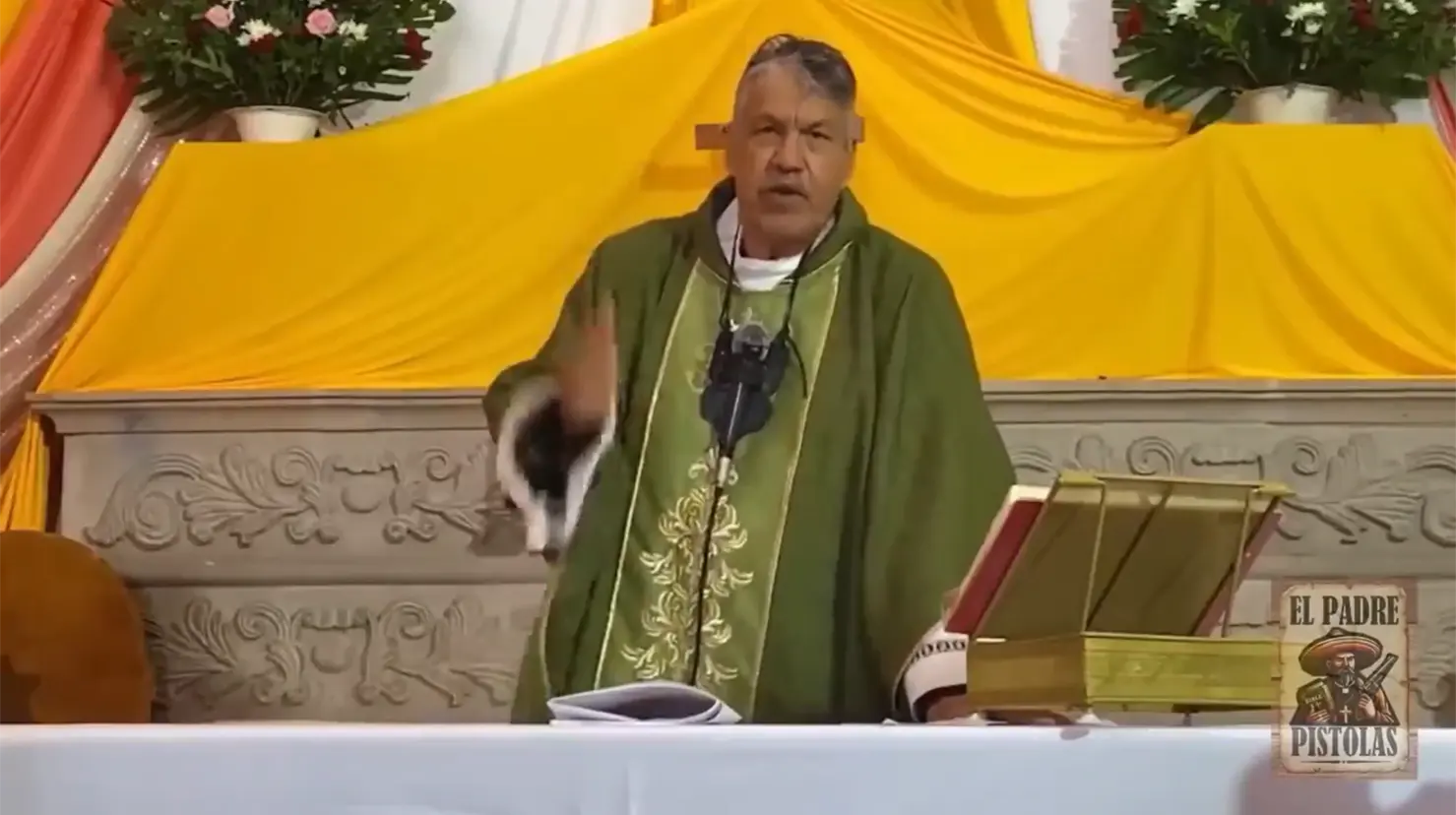 ¿Quién es el ‘Padre Pistolas’? El sacerdote que amenazó a la gobernadora de Guanajuato. Foto: X (@Albert_Rudo)