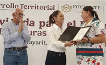 Claudia Sheinbaum entrega escrituras en Nayarit. Claudia Sheinbaum entrega escrituras en Nayarit.