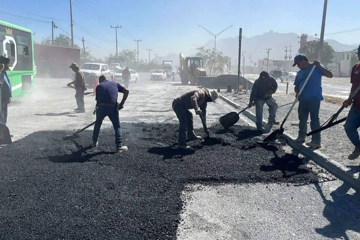 Rehabilitan la avenida Luis Donaldo Colosio con trabajos de bacheo mayor. Foto: Gobierno de Santa Catarina