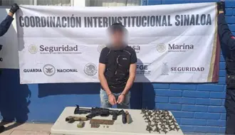 En Culiacán, detienen a civil con armas, cargadores, vehículo robado y ponchallantas