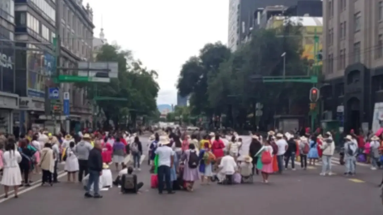 Manifestantes en calles de CDMX. Foto: X (@OVIALCDMX)